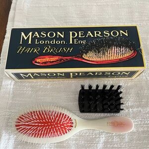 Pearson Detangler Hair Brush in cream